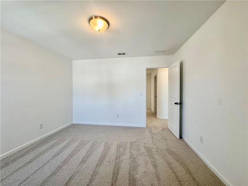 Spacious, unfurnished interior of a new home in Eastlyn Crossing, Flowery Branch (Image 30).