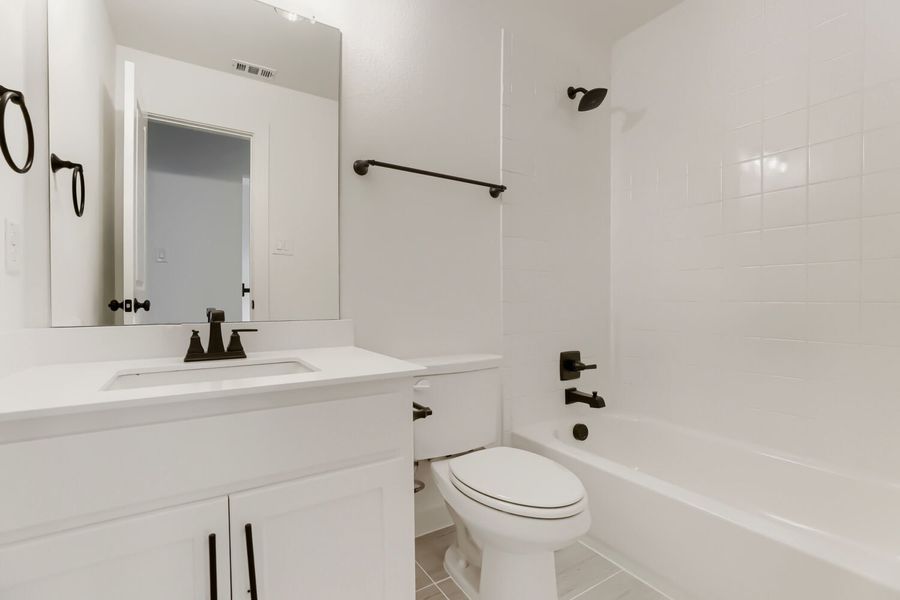 4409 Daisy - Full Bathroom 4409 Daisy - Full Bathroom