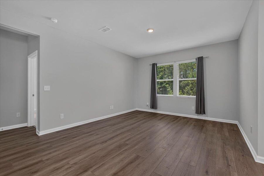 Spacious, unfurnished interior of a new home in , Summerville (Image 20).