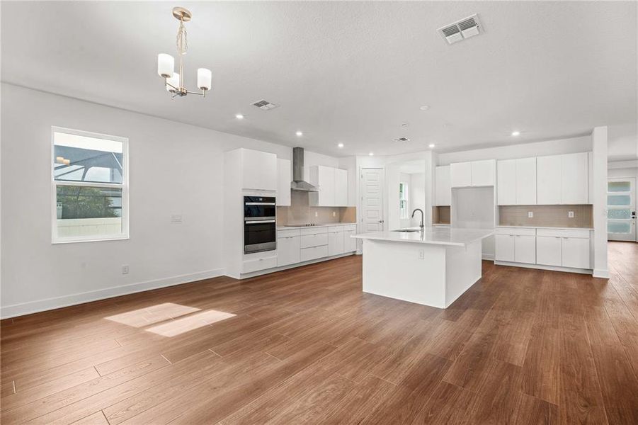 Spacious, unfurnished interior of a new home in , Tampa (Image 37).