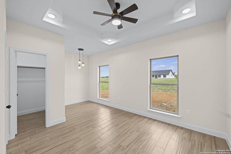 Spacious, unfurnished interior of a new home in , Floresville (Image 18).