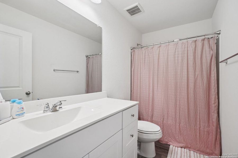Furnished interior view inside a new home in Sutton Farms, San Antonio (Image 29). Furnished interior view inside a new home in Sutton Farms, San Antonio (Image 29).