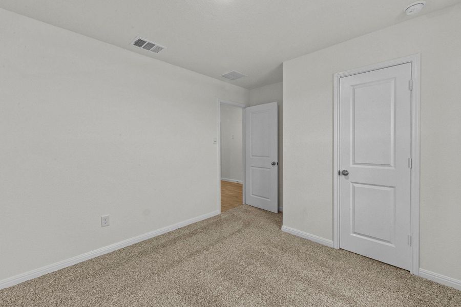 Spacious, unfurnished interior of a new home in Trace, San Marcos (Image 19).