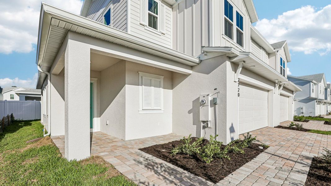 Exterior details and patio area of a home in Cyrene at Harmony, St. Cloud (Image 2).