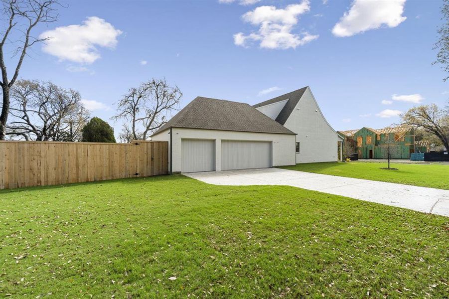 Exterior details and patio area of a home in , Dallas (Image 27).