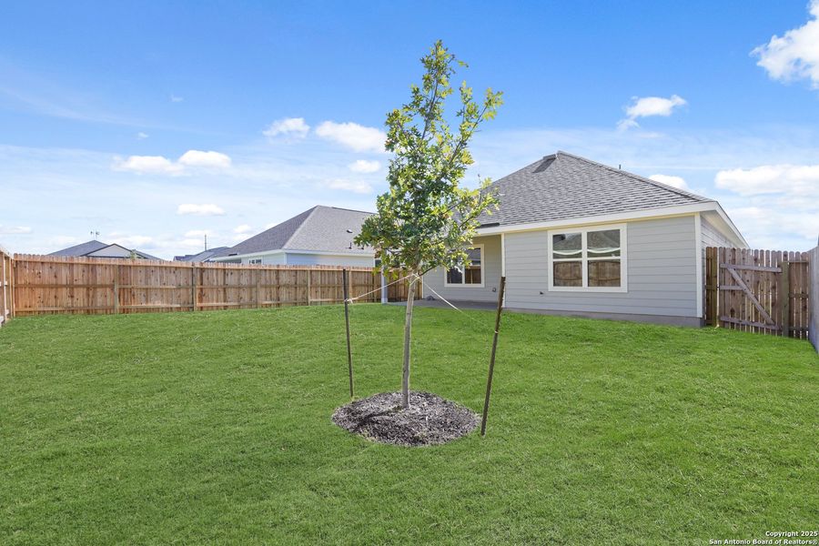 Exterior details and patio area of a home in Swenson Heights, Seguin (Image 22).