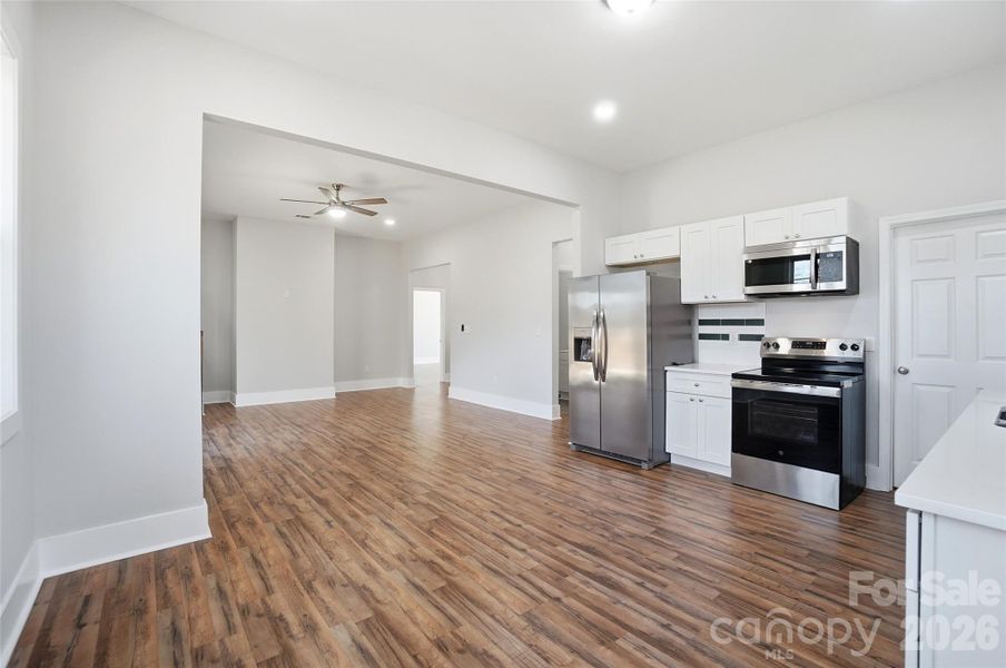 Spacious, unfurnished interior of a new home in , Hickory (Image 33).
