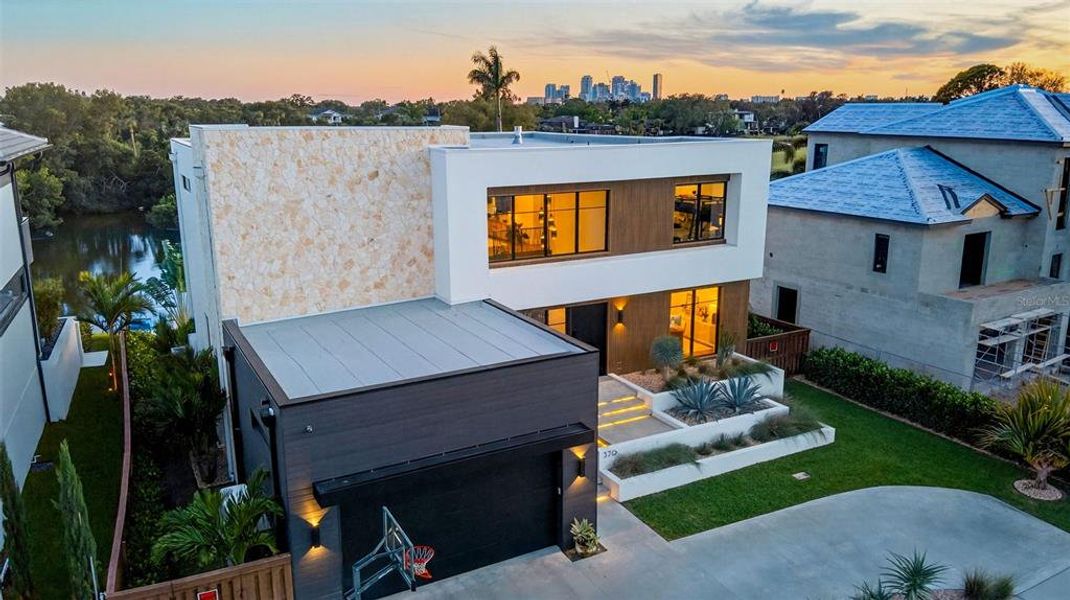 Exterior details and patio area of a home in , St. Petersburg (Image 32).