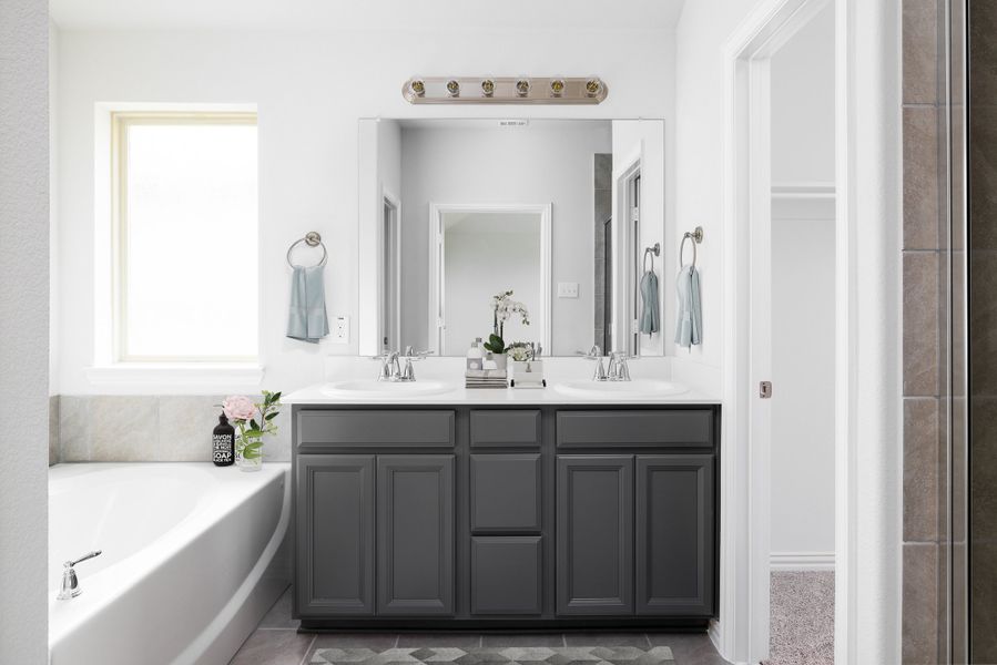 Furnished interior view inside a new home in Verandah, Royse City (Image 12).