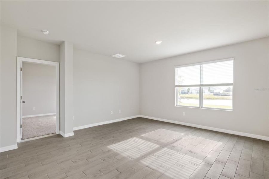 Spacious, unfurnished interior of a new home in Seagrass, Punta Gorda (Image 7).