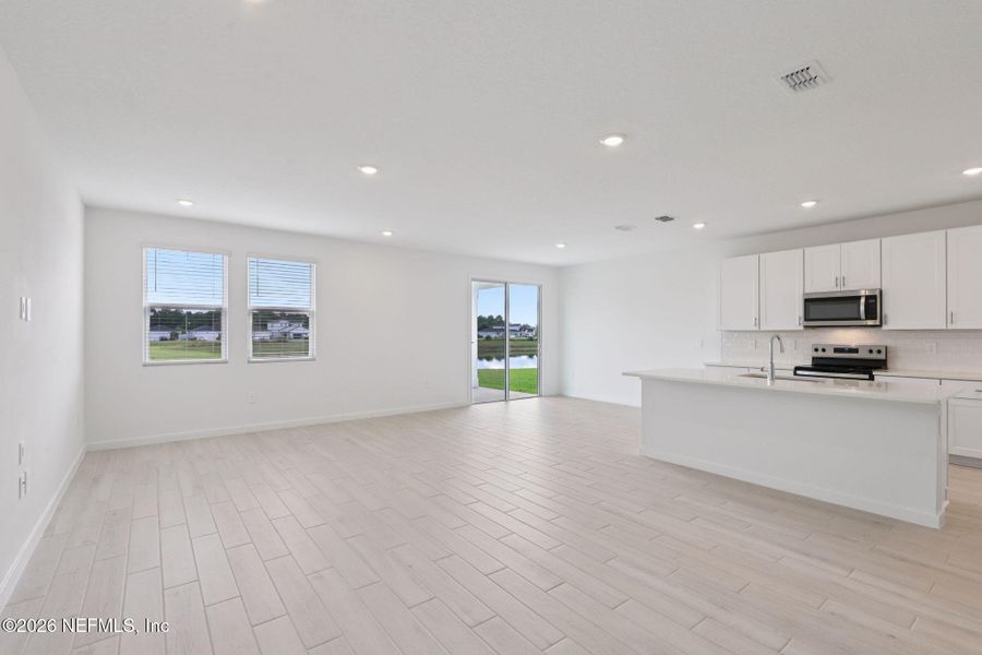 Spacious, unfurnished interior of a new home in Colbert Landings, Palm Coast (Image 36).
