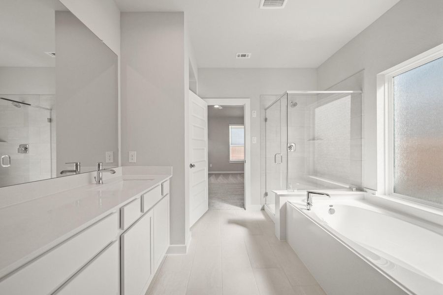 Furnished interior view inside a new home in Huntington Place, Rosharon (Image 5).