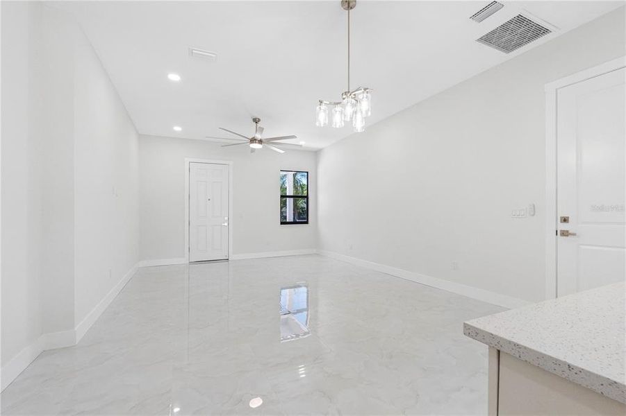 Spacious, unfurnished interior of a new home in , Tampa (Image 24).