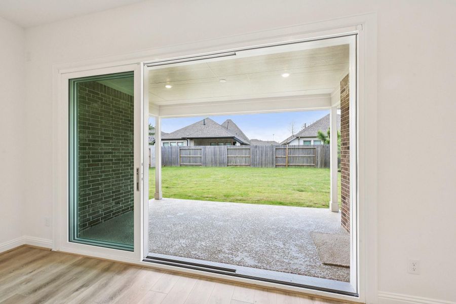 Exterior details and patio area of a home in Evergreen 55', Conroe (Image 30).