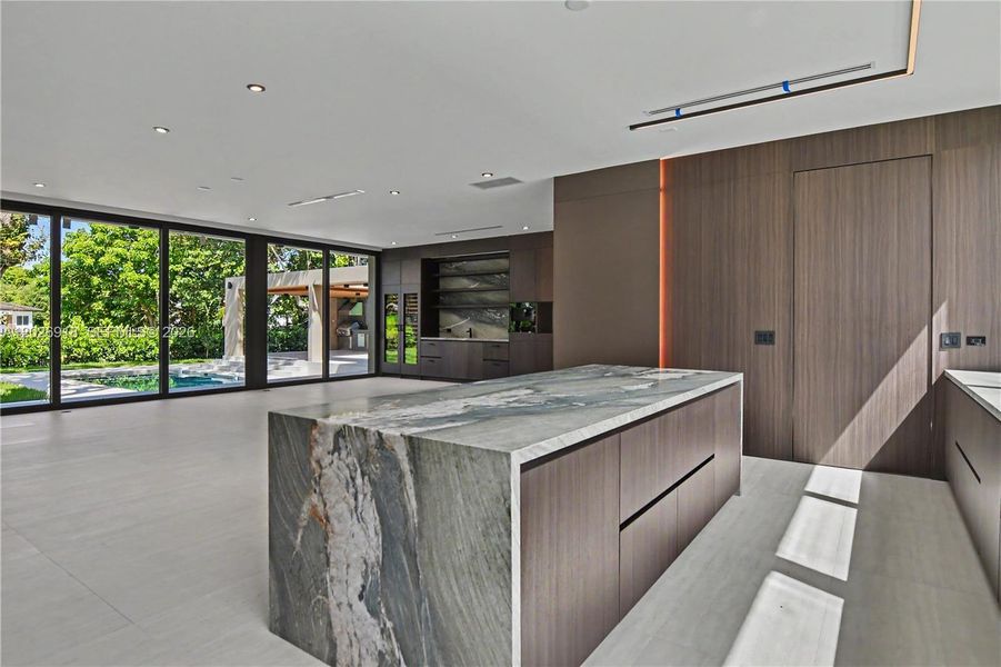 Community amenities in , Pinecrest (Image 21).