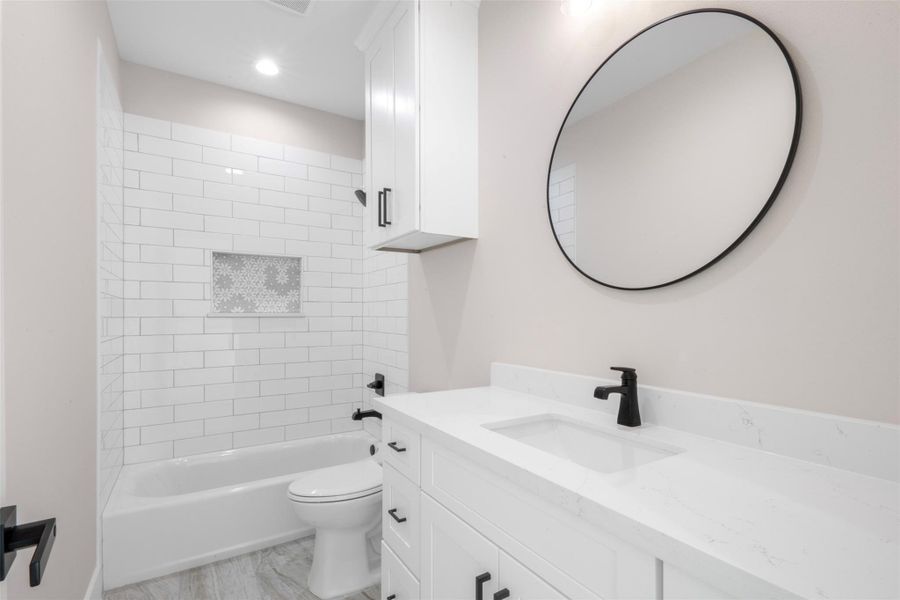 Furnished interior view inside a new home in , Baytown (Image 10).