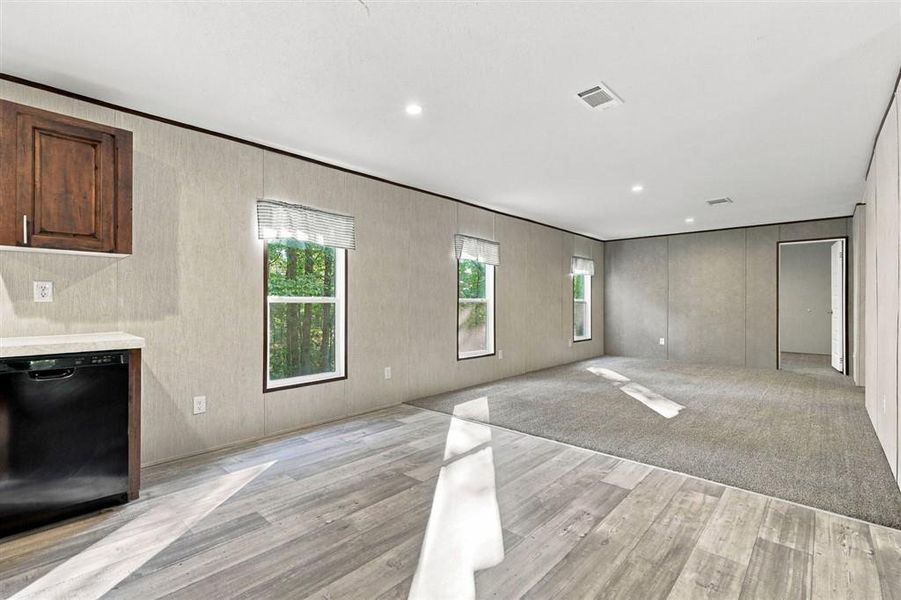 Spacious, unfurnished interior of a new home in , Dawsonville (Image 14).