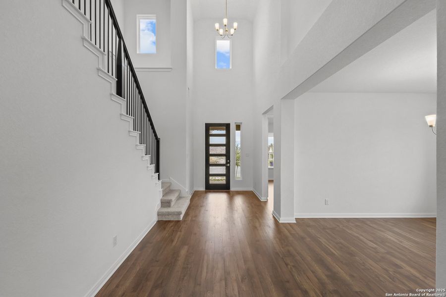 Spacious, unfurnished interior of a new home in Foxbrook, Cibolo (Image 15).