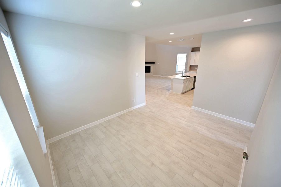 Spacious, unfurnished interior of a new home in Oakwood, Tomball (Image 13). Spacious, unfurnished interior of a new home in Oakwood, Tomball (Image 13).