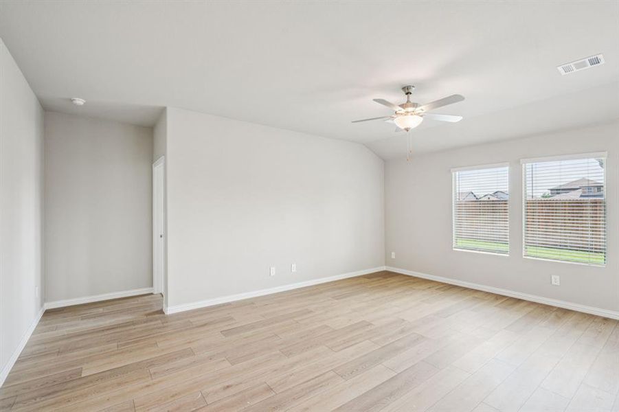 Photo is not of the actual home, but is an inspirational photo of builder’s model home and may depict options, furnishings, and/or decorator features that are not included. Photo is not of the actual home, but is an inspirational photo of builder’s model home and may depict options, furnishings, and/or decorator features that are not included.