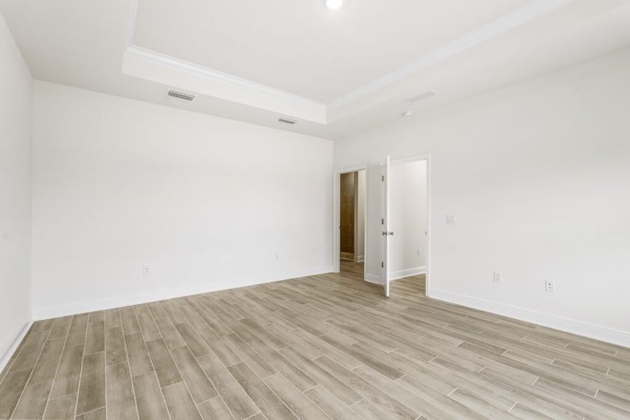 Spacious, unfurnished interior of a new home in Natureview, Freeport (Image 25).