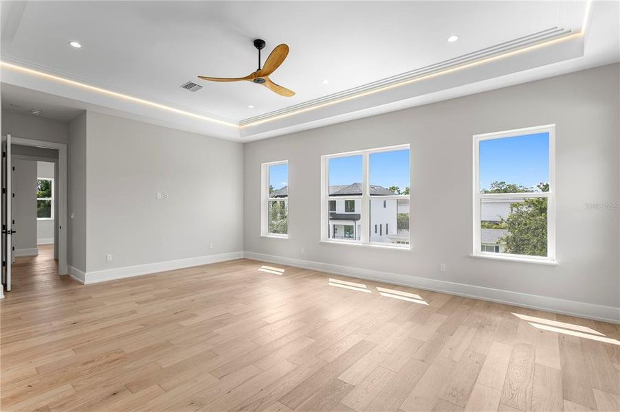 Spacious, unfurnished interior of a new home in , Tampa (Image 79).