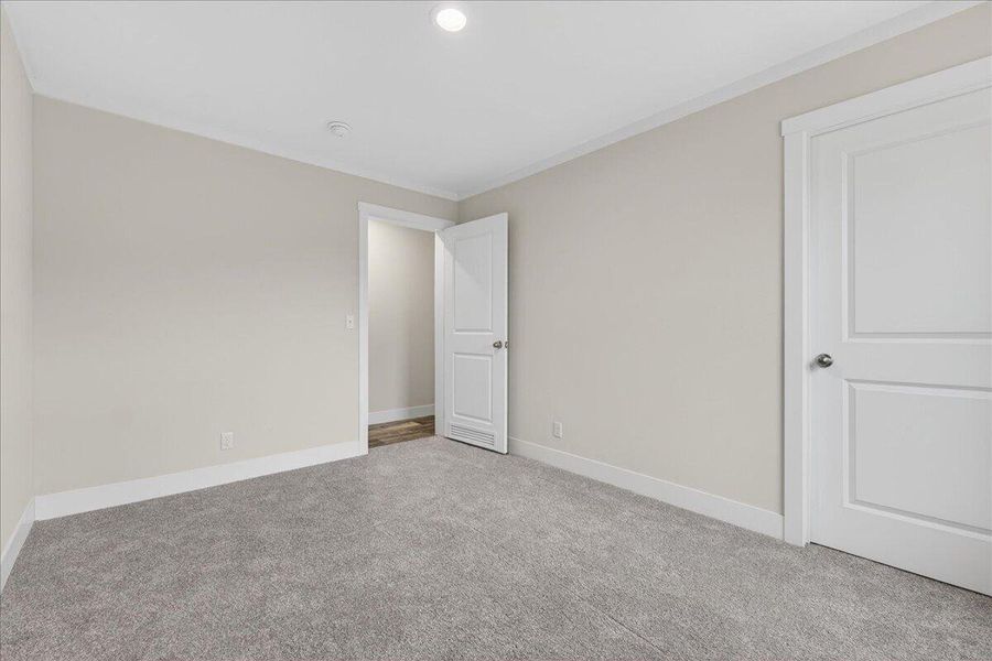 Spacious, unfurnished interior of a new home in , Walterboro (Image 31).