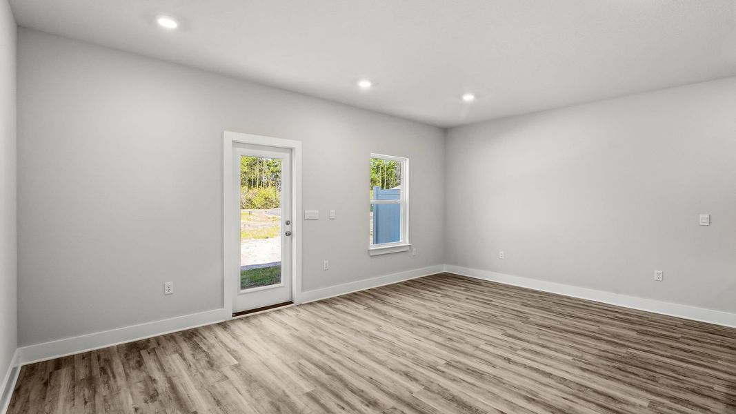 Spacious, unfurnished interior of a new home in Chateau Nemours, Port Saint Joe (Image 25).