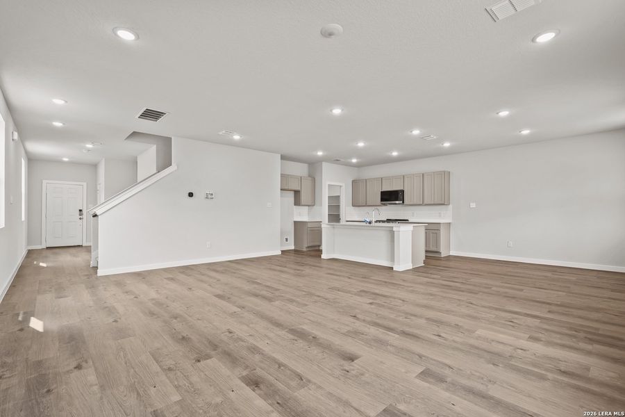 Spacious, unfurnished interior of a new home in Park Place, New Braunfels (Image 32).