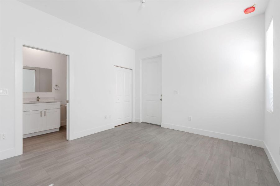 Spacious, unfurnished interior of a new home in , West Palm Beach (Image 18).