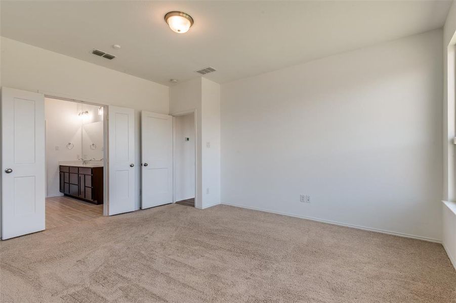 Spacious, unfurnished interior of a new home in Heartland, Heartland (Image 29). Spacious, unfurnished interior of a new home in Heartland, Heartland (Image 29).
