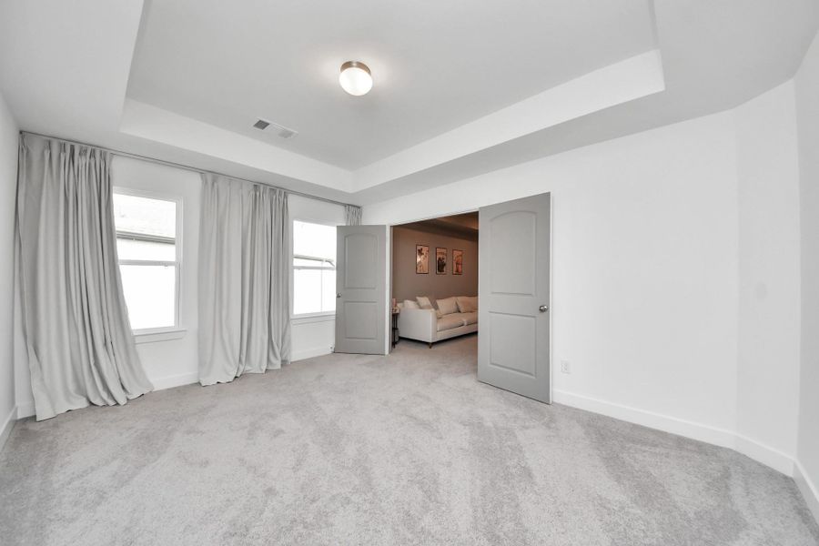 Spacious, unfurnished interior of a new home in Candela, Richmond (Image 28).