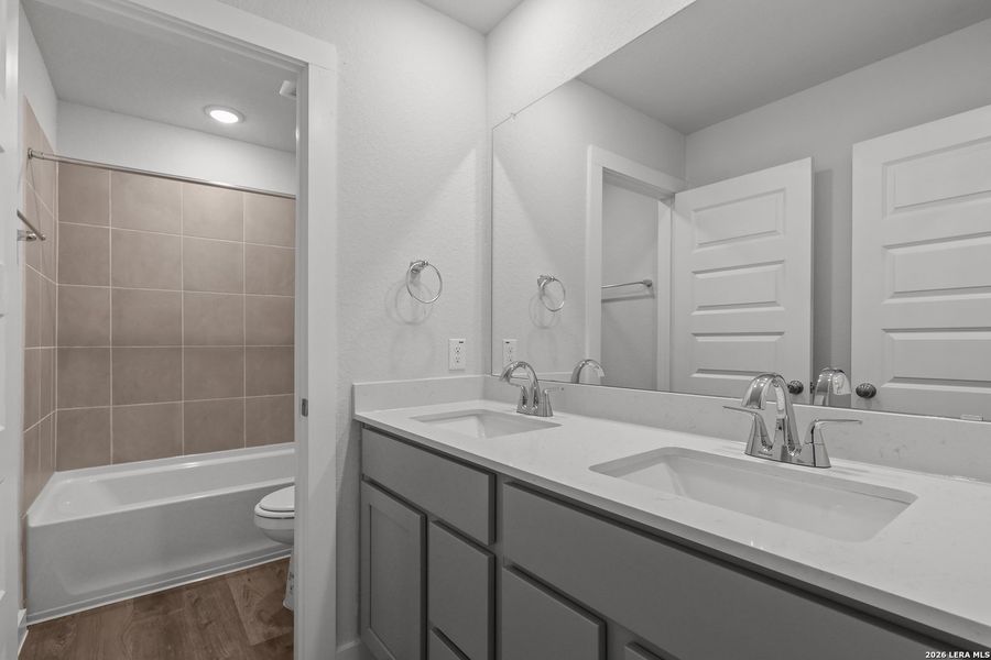 Furnished interior view inside a new home in Hiddenbrooke, Seguin (Image 10).