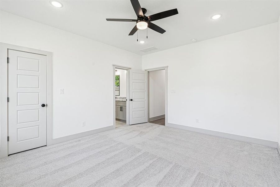 Spacious, unfurnished interior of a new home in , Granbury (Image 21). Spacious, unfurnished interior of a new home in , Granbury (Image 21).