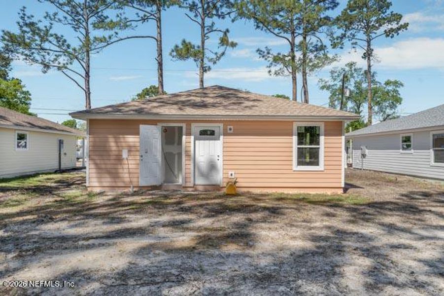 Exterior details and patio area of a home in , Jacksonville (Image 4).