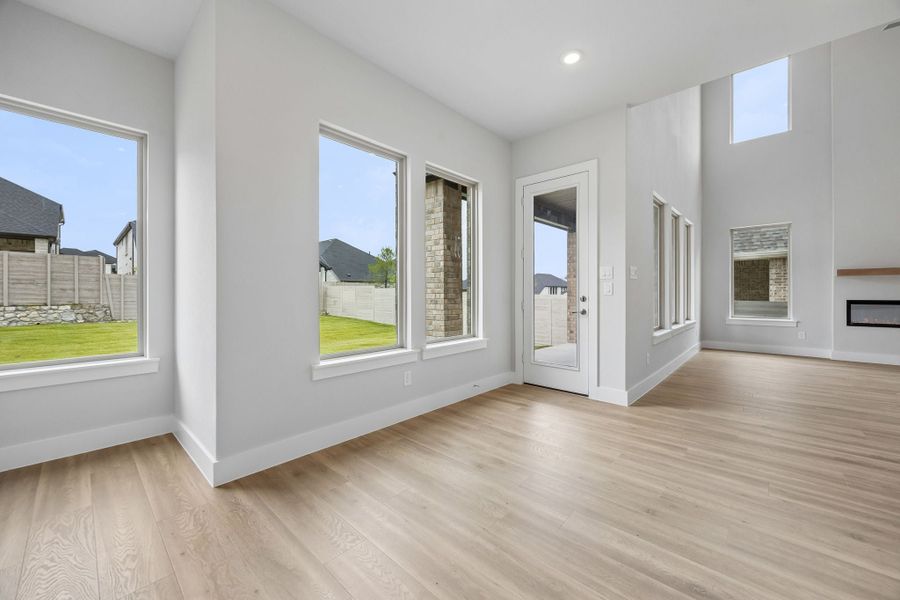Spacious, unfurnished interior of a new home in Painted Tree Lakeside, McKinney (Image 21).