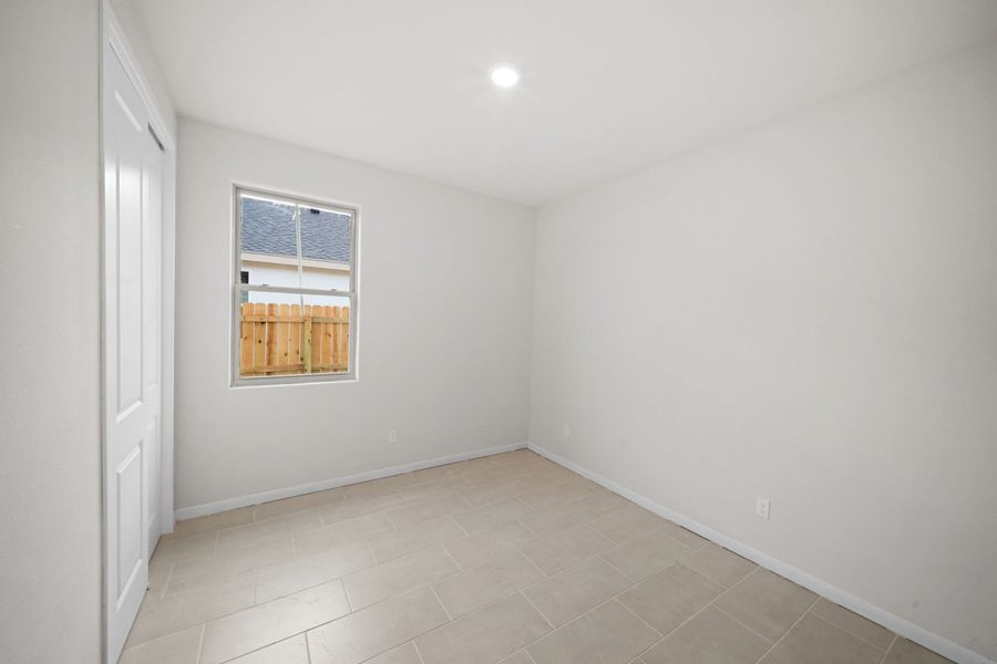 Spacious, unfurnished interior of a new home in Alberta Heights, Edinburg (Image 19).