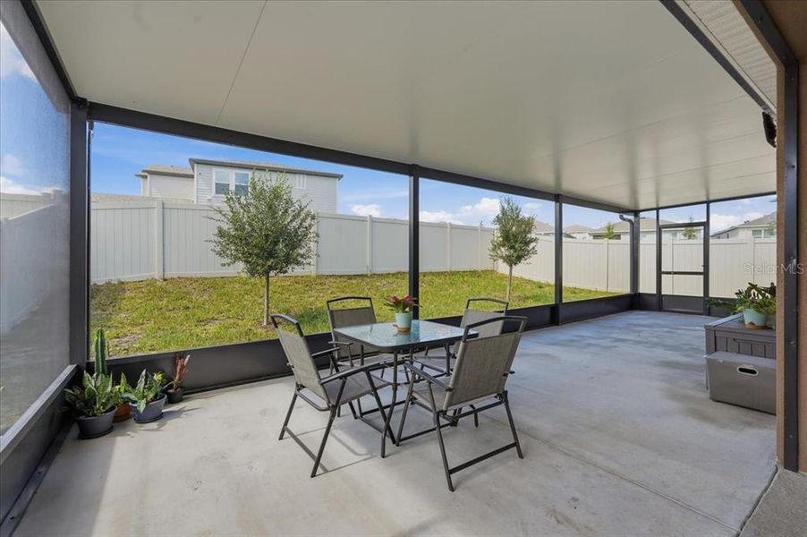 Exterior details and patio area of a home in Eden Hills, Lake Alfred (Image 28).