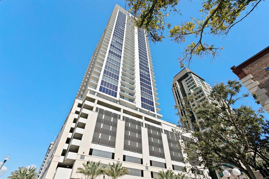 Condo located in St. Petersburg, FL showcasing its design and architecture (Image 29). Condo located in St. Petersburg, FL showcasing its design and architecture (Image 29).