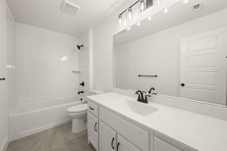 25_7800 Barley Field- Bathroom-0731