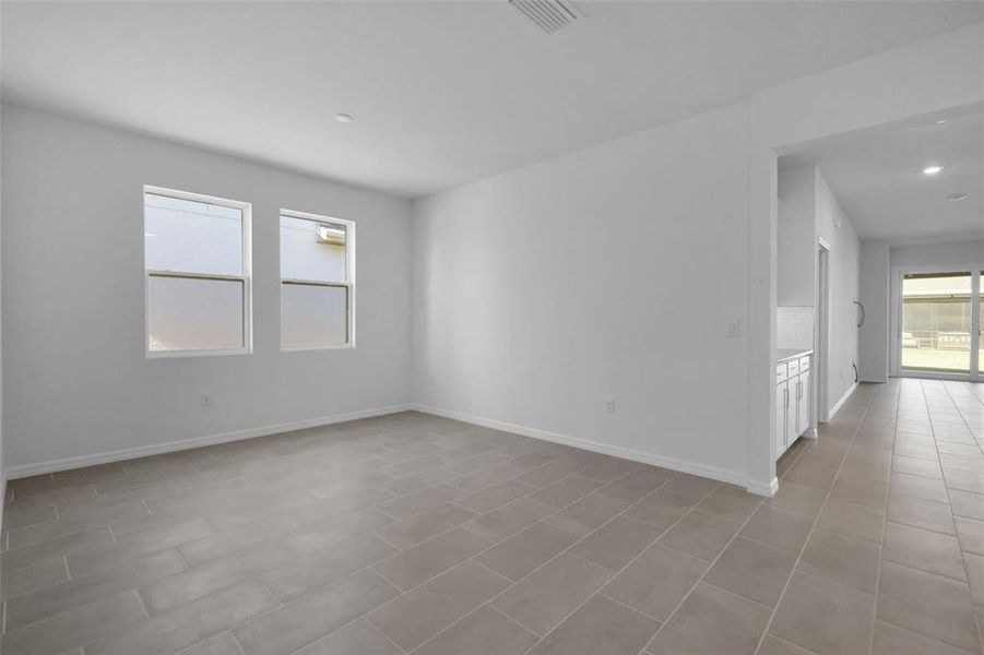 Spacious, unfurnished interior of a new home in Angeline, Land O' Lakes (Image 16).