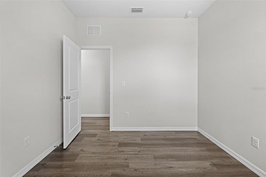 Spacious, unfurnished interior of a new home in , Weeki Wachee (Image 38).