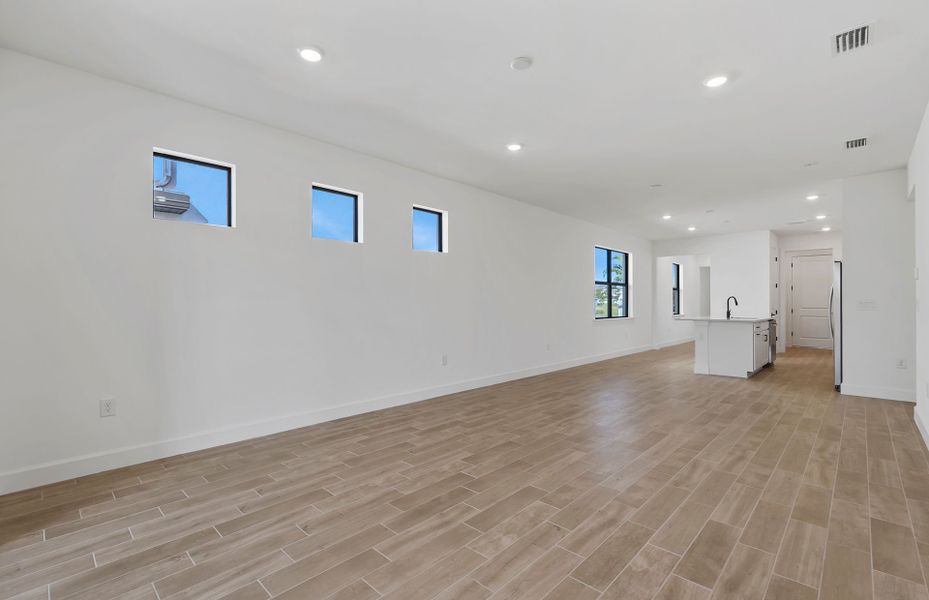 Spacious, unfurnished interior of a new home in Terreno, Naples (Image 12).