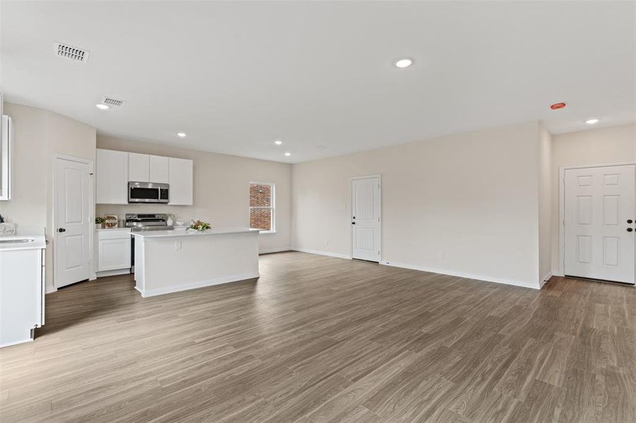 Spacious, unfurnished interior of a new home in , Waco (Image 27). Spacious, unfurnished interior of a new home in , Waco (Image 27).