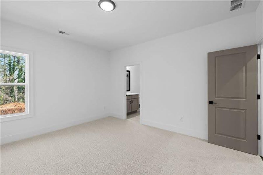 Spacious, unfurnished interior of a new home in Livingstone Park, Kennesaw (Image 33).