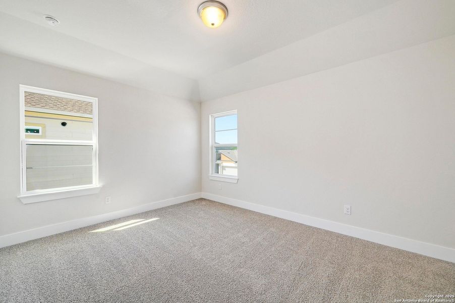 Spacious, unfurnished interior of a new home in Crown Ridge Manor, San Antonio (Image 11).