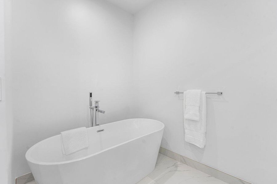 023-220LakeShoreDrive-2109-LakePark-FL-3