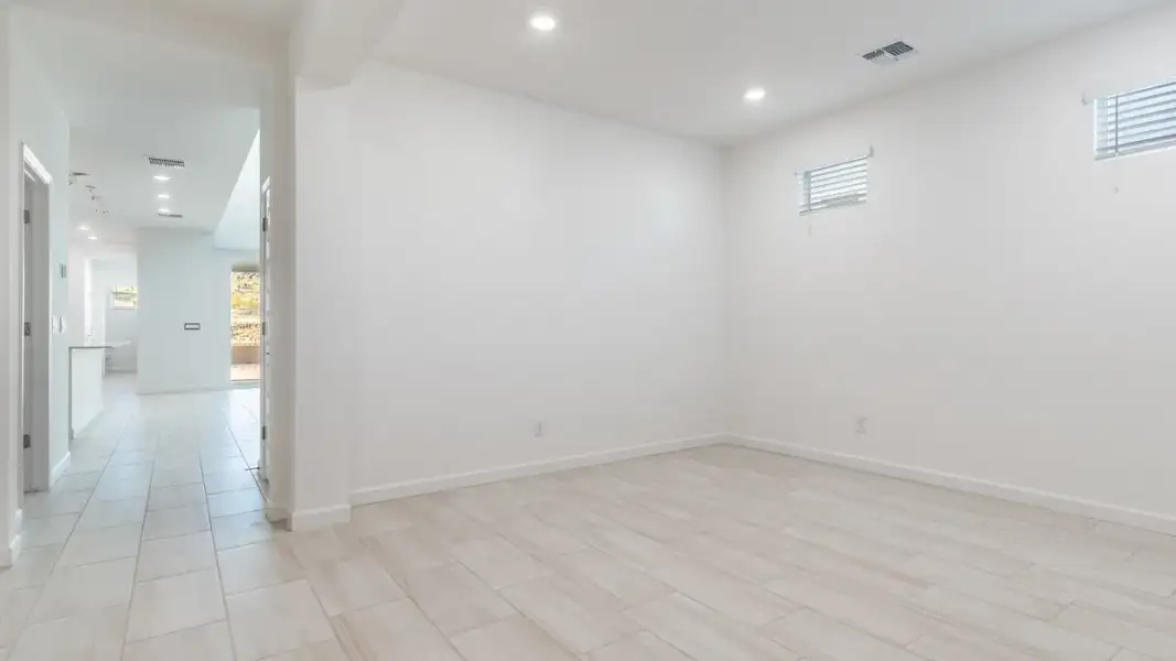 Spacious, unfurnished interior of a new home in Aloravita, Peoria (Image 18).