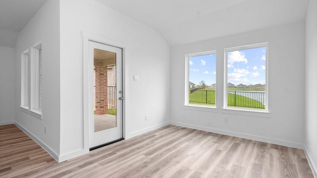 Spacious, unfurnished interior of a new home in Riverwood Ranch, Angleton (Image 11).