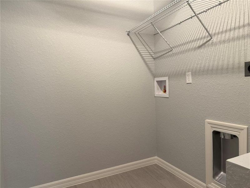 Spacious, unfurnished interior of a new home in , Dunnellon (Image 9).